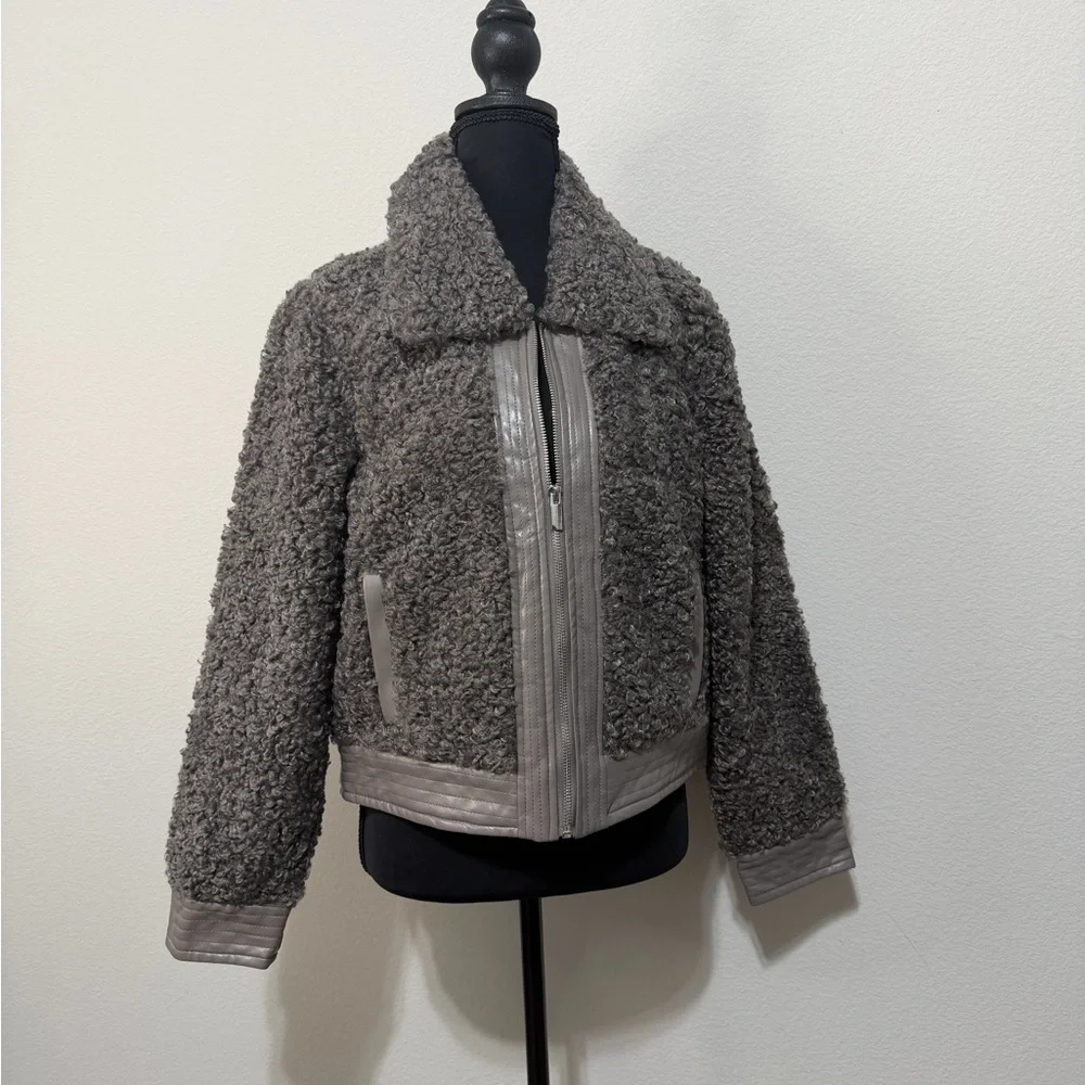 🔥SALE🔥NWT Gabrielle Union Gray Teddy Jacket W2